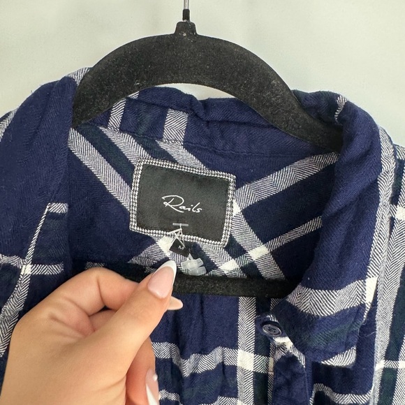 Rails Plaid Collared Long Sleeve Front Button Up Top - Picture 3 of 3